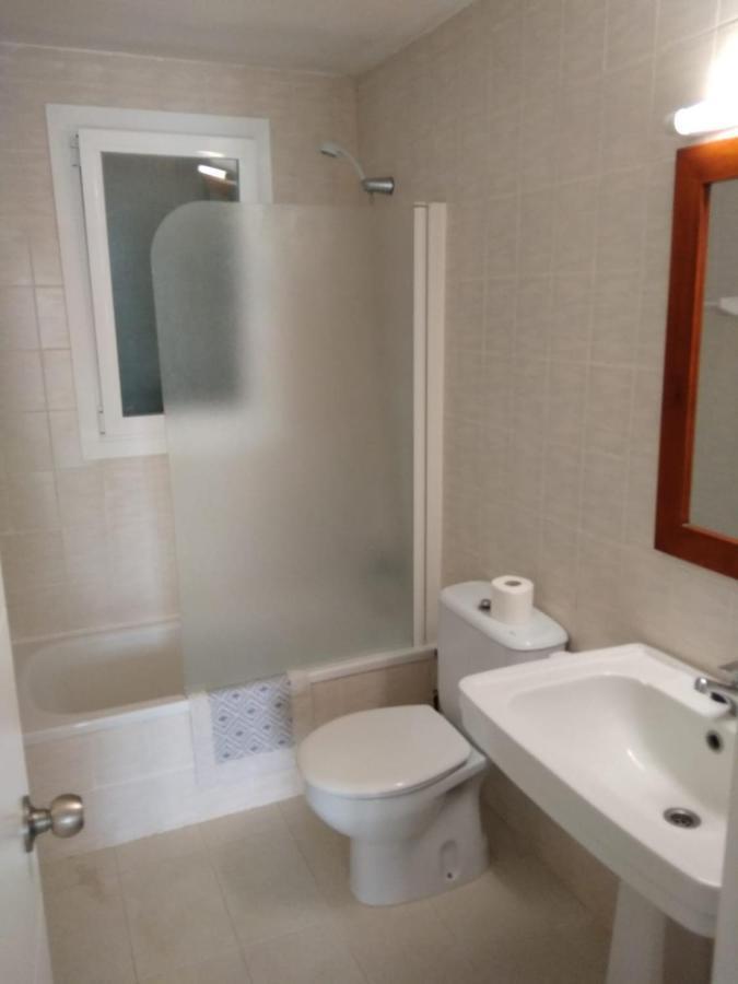 Apartamentos Playa Park Brisas Son Xoriguer Cala' en Bosch Bagian luar foto